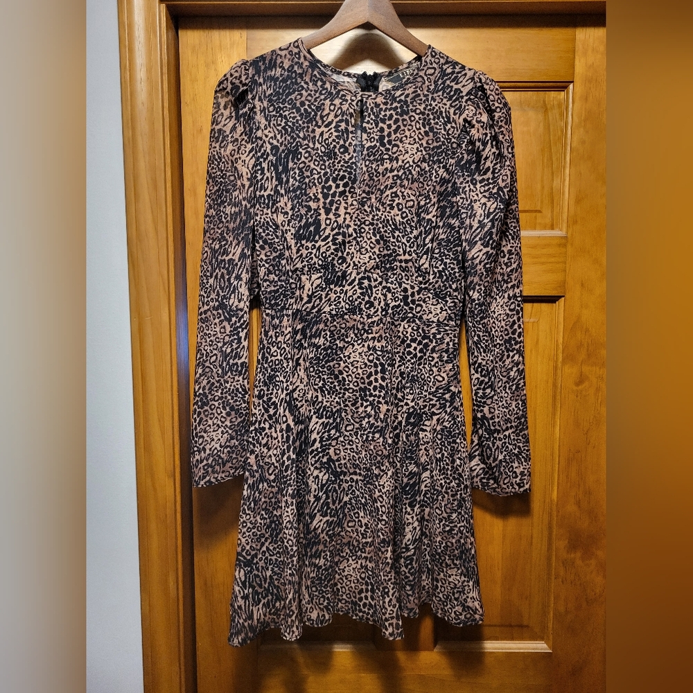 Leopard print keyhole dress